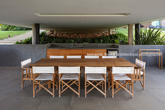 casa rrm - fazenda boa vista bernardes arquitetura