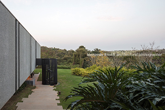 casa rrm - fazenda boa vista bernardes arquitetura