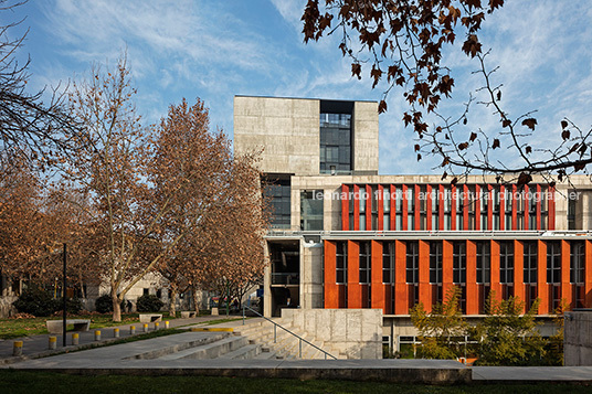 centro de innovación - universidad católica alejandro aravena