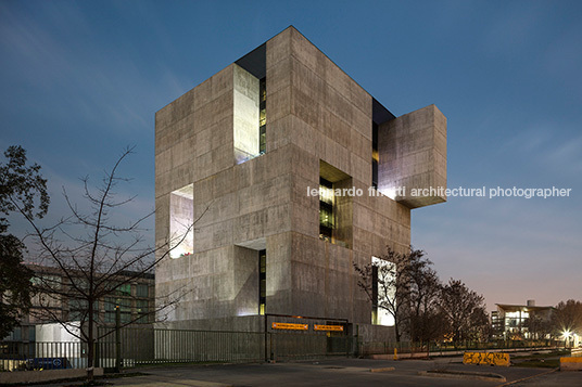 centro de innovación - universidad católica alejandro aravena