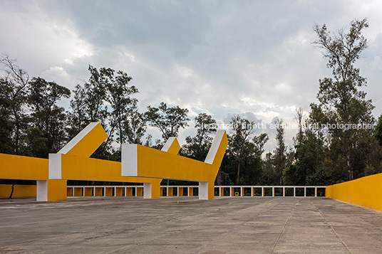 plaza de acceso al parque gonzález gallo fernando gonzález gortázar