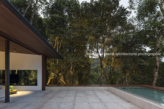 casa cmh - são pedro jacobsen arquitetura