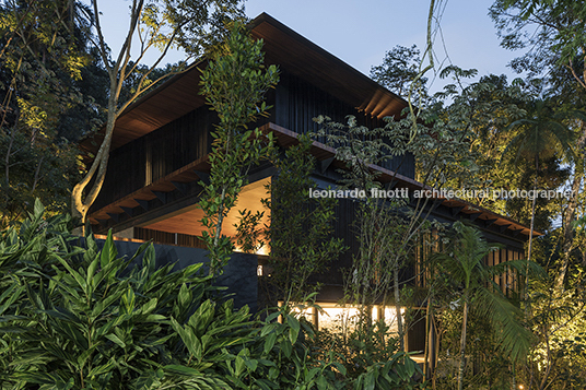 casa cmh - são pedro jacobsen arquitetura