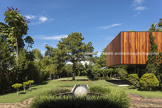 casa verde at felissimo jobim carlevaro arquitetos