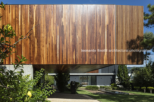 casa verde at felissimo jobim carlevaro arquitetos