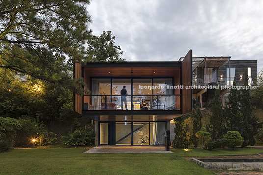 casa verde at felissimo jobim carlevaro arquitetos