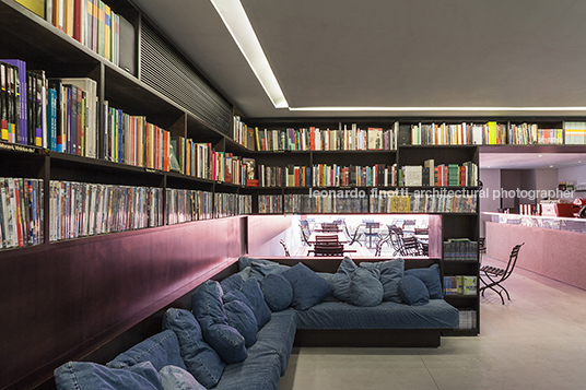 livraria da vila - alameda lorena Isay Weinfeld