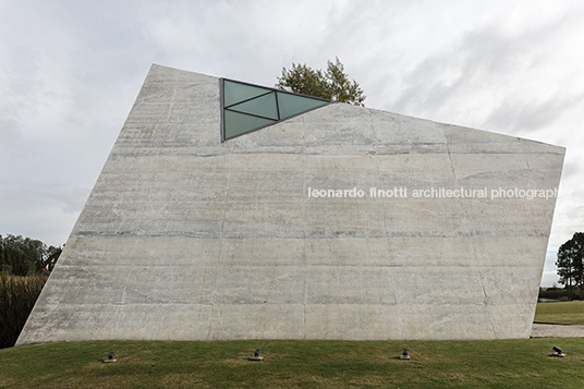 capilla de la piedad/fundación pablo atchugarry leonardo noguez