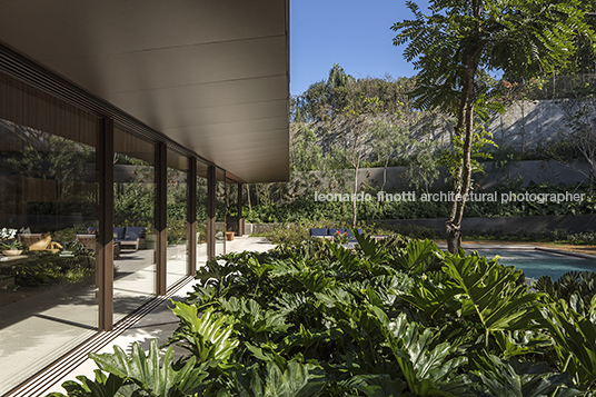 casa cwn bernardes arquitetura