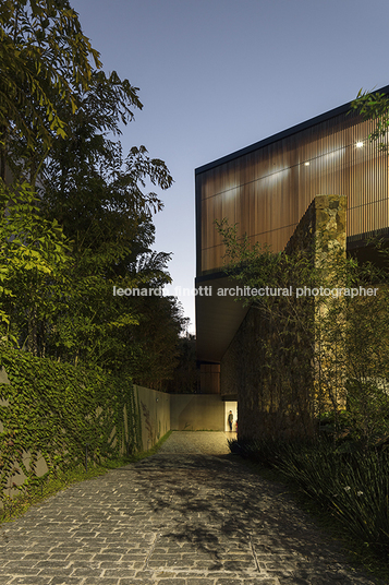 casa cwn bernardes arquitetura