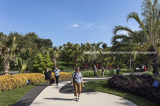 brazilian modern: the living art of rbm - nybg burle marx