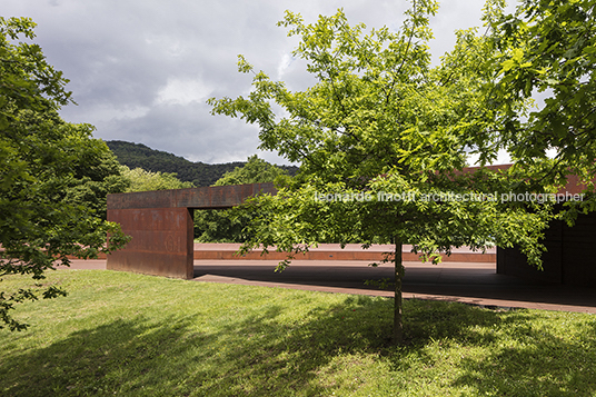 estadi d'atletisme tossols basil rcr arquitectes