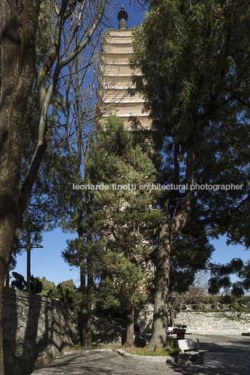 the three pagodas of the chongsheng temple 