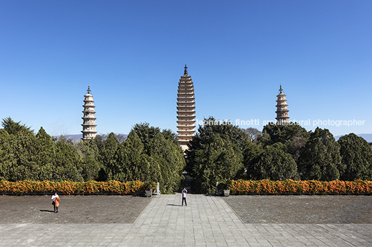 the three pagodas of the chongsheng temple 