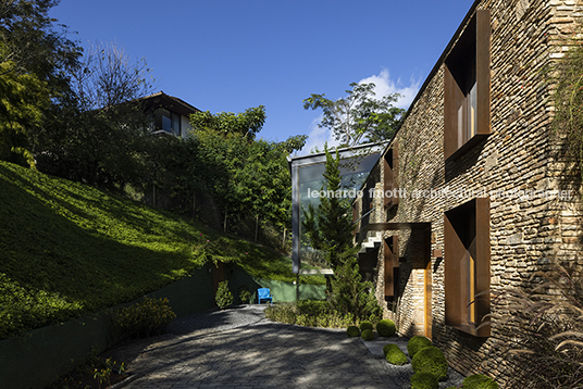 casa de pedra architectare