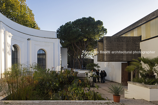 pavilhão brasileiro na bienal de veneza gabriela de matos