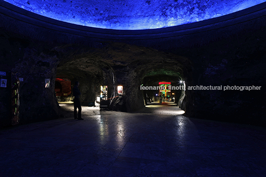 museo subterráneo monumental 180 metros/ catedral de sal yemail arquitectura