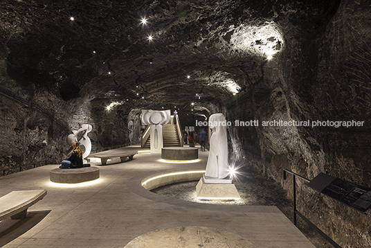 museo subterráneo monumental 180 metros/ catedral de sal yemail arquitectura