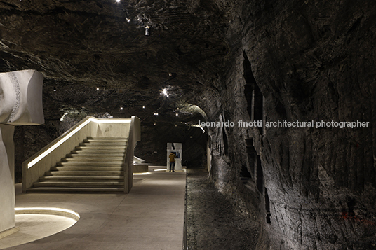 museo subterráneo monumental 180 metros/ catedral de sal yemail arquitectura