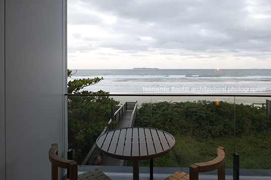 casa mar jobim carlevaro arquitetos