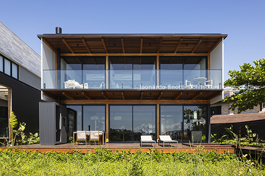 casa mar jobim carlevaro arquitetos