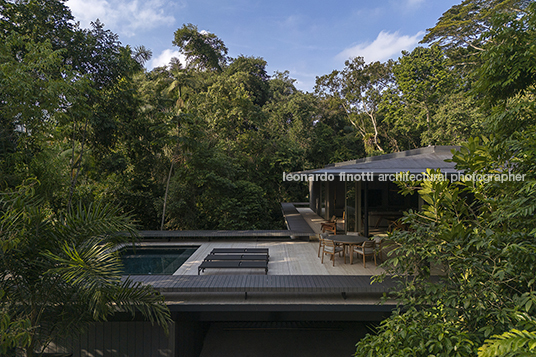 casa rc - iporanga jacobsen arquitetura