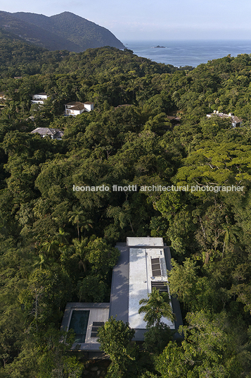casa rc - iporanga jacobsen arquitetura