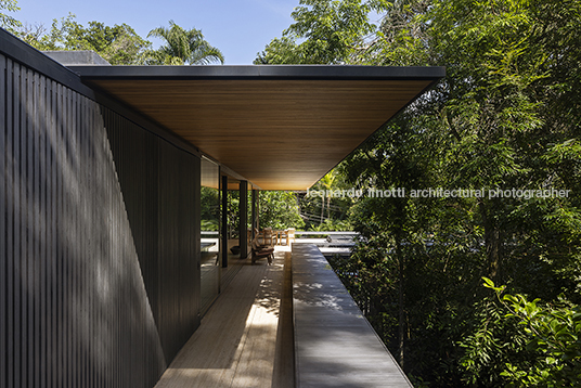 casa rc - iporanga jacobsen arquitetura