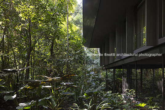 casa rc - iporanga jacobsen arquitetura