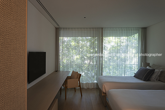 casa rc - iporanga jacobsen arquitetura