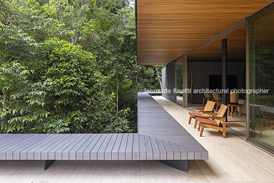 casa rc - iporanga jacobsen arquitetura