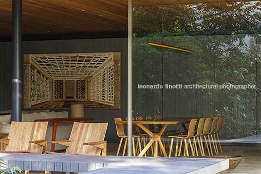 casa rc - iporanga jacobsen arquitetura