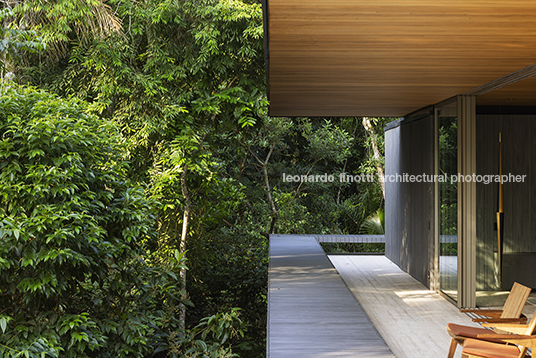 casa rc - iporanga jacobsen arquitetura