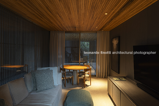 casa rc - iporanga jacobsen arquitetura