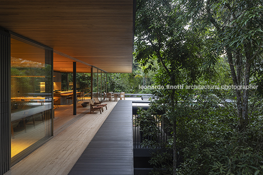 casa rc - iporanga jacobsen arquitetura