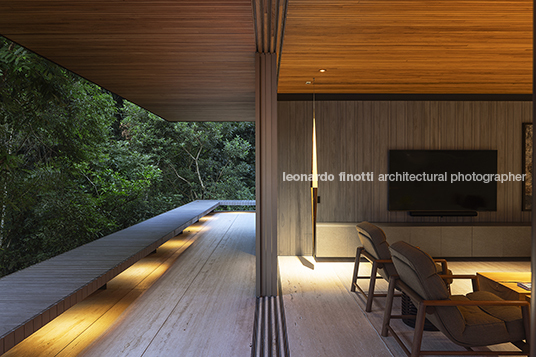 casa rc - iporanga jacobsen arquitetura