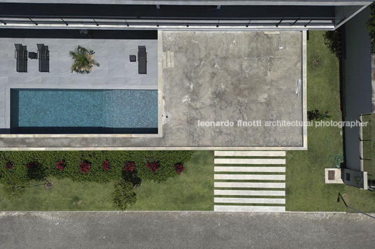 casa rf jobim carlevaro arquitetos